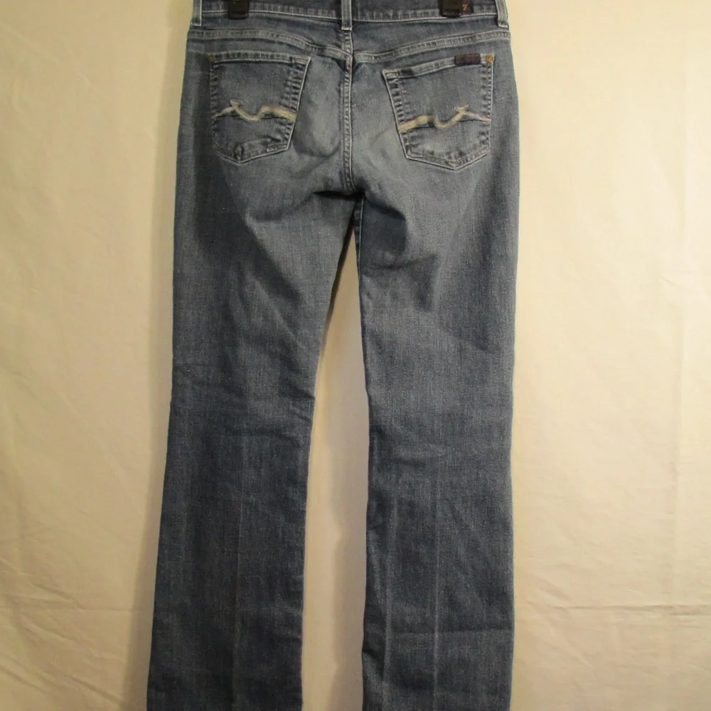 7 For All Mankind women's jeans in a medium blue wash with bootcut leg - Picture 4 of 4
